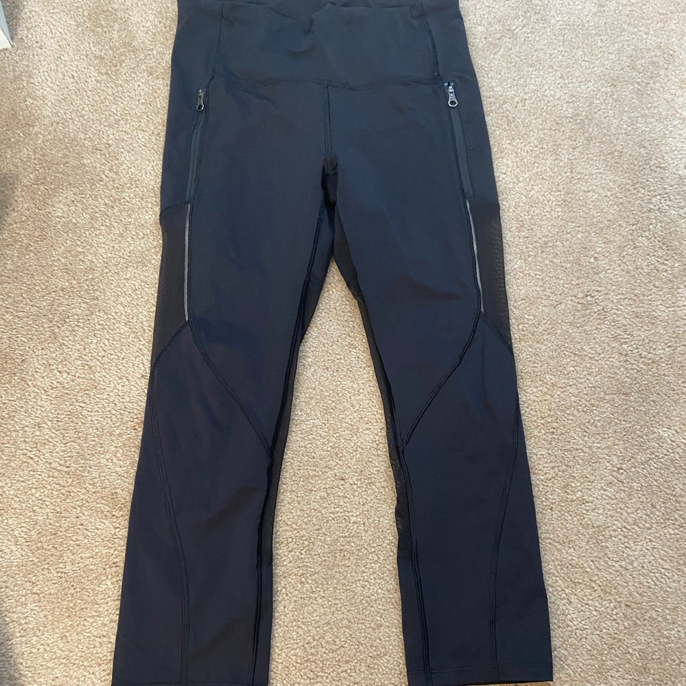 Lululemon cropped leggings. Size 8